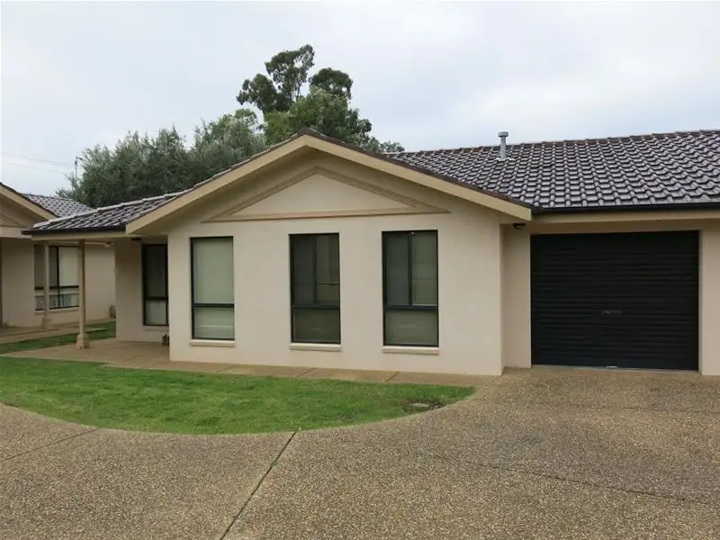 Main view of Homely unit listing, 4/7 Nardoo Street, Glenfield Park NSW 2650