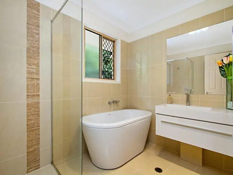 12 Raphael Place, Mackenzie QLD 4156