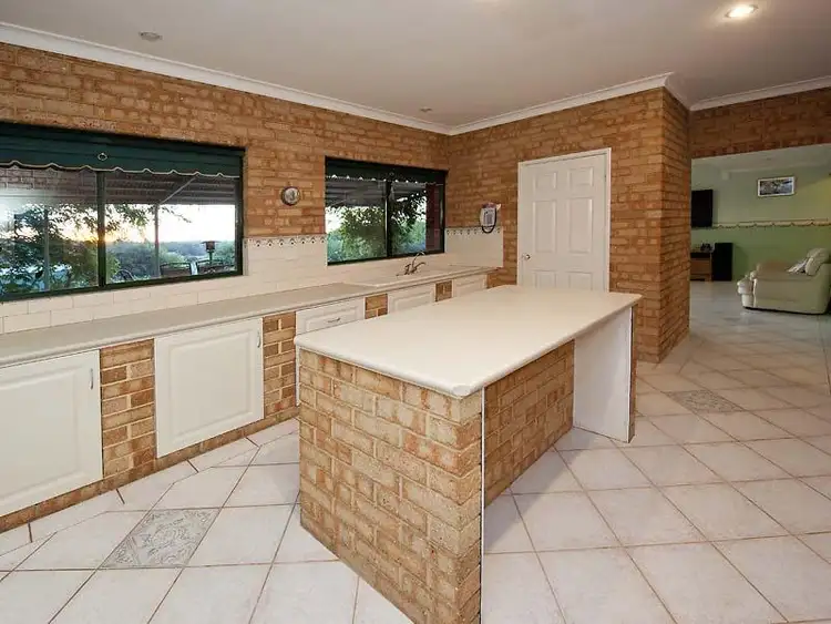 Seventh view of Homely house listing, 2 Warfield Place, Martin WA 6110