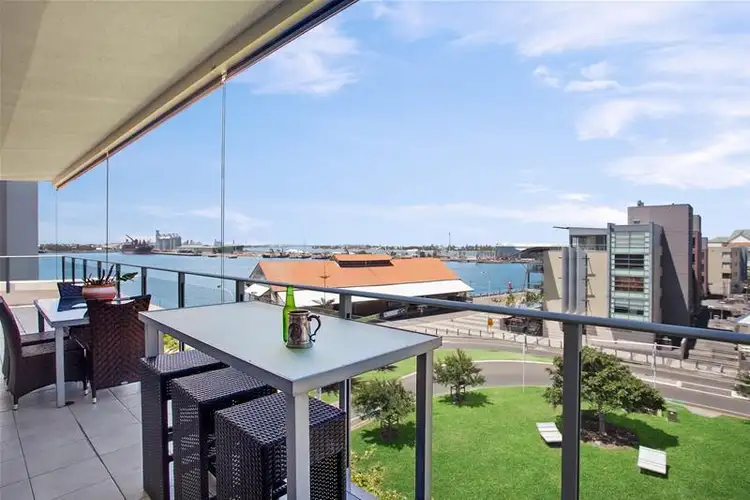404/2 Honeysuckle Drive, Newcastle NSW 2300