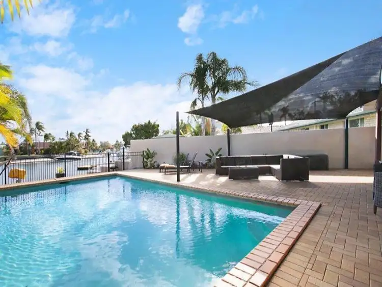 2 Dobell Avenue, Paradise Point QLD 4216