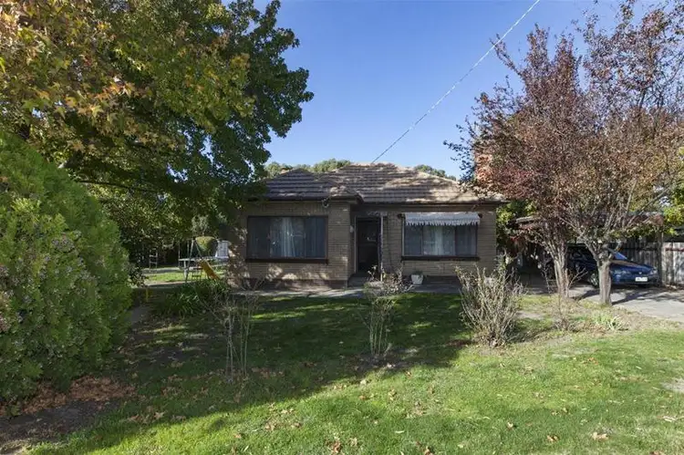 16 Acacia Avenue, Ararat VIC 3377