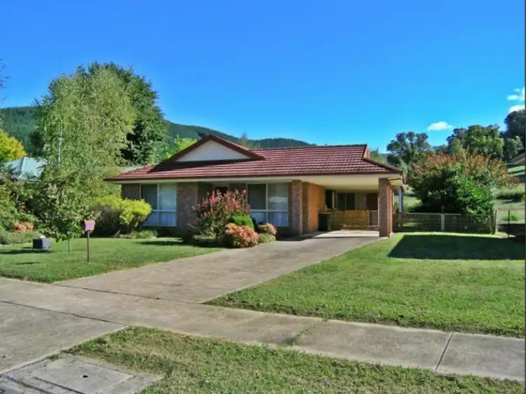7 Lumley Drive, Bright VIC 3741