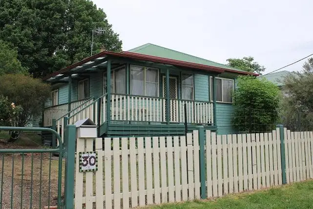 30 Hargrave Street, Armidale NSW 2350