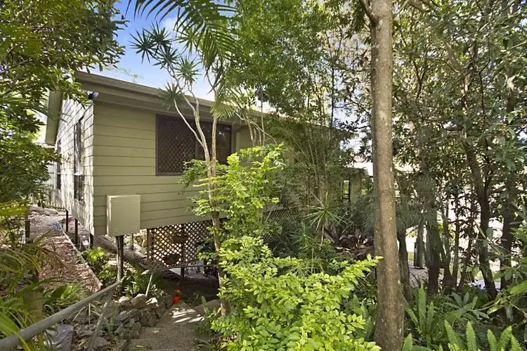 15 Crest Drive, Elanora QLD 4221