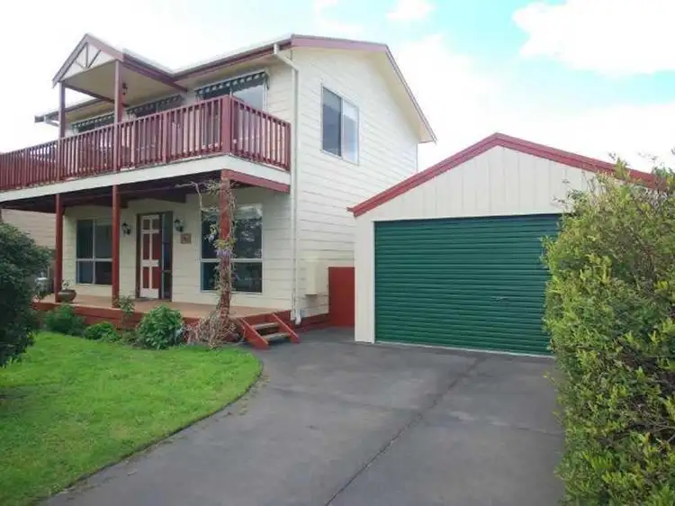 4 Ullathorne Road, Inverloch VIC 3996