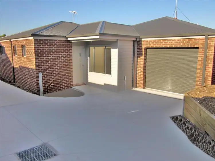 2/7 Ferry Grove, Newcomb VIC 3219
