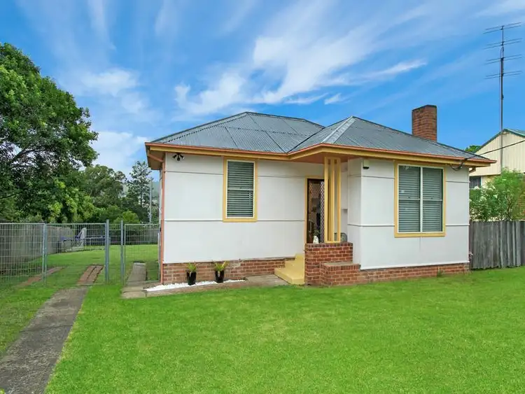 77 Farmborough Road, Unanderra NSW 2526