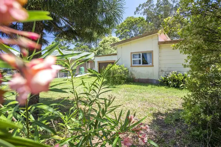 30 Yarralumla Crescent, Tomakin NSW 2537