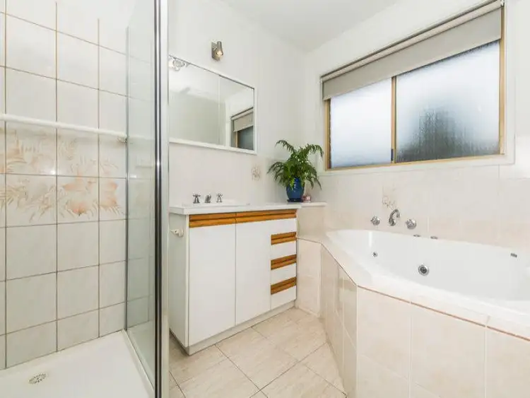 Sixth view of Homely unit listing, 2/2 Wingeel Court, Leopold VIC 3224