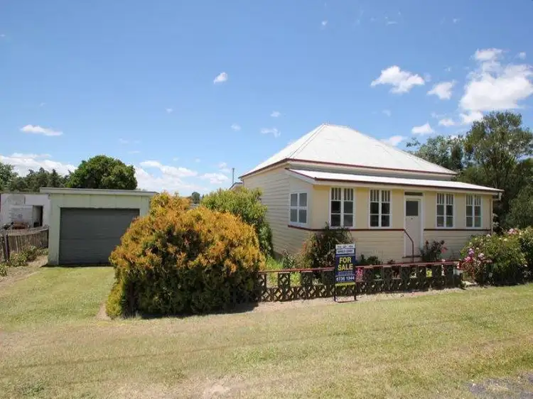 124 Douglas Street, Tenterfield NSW 2372
