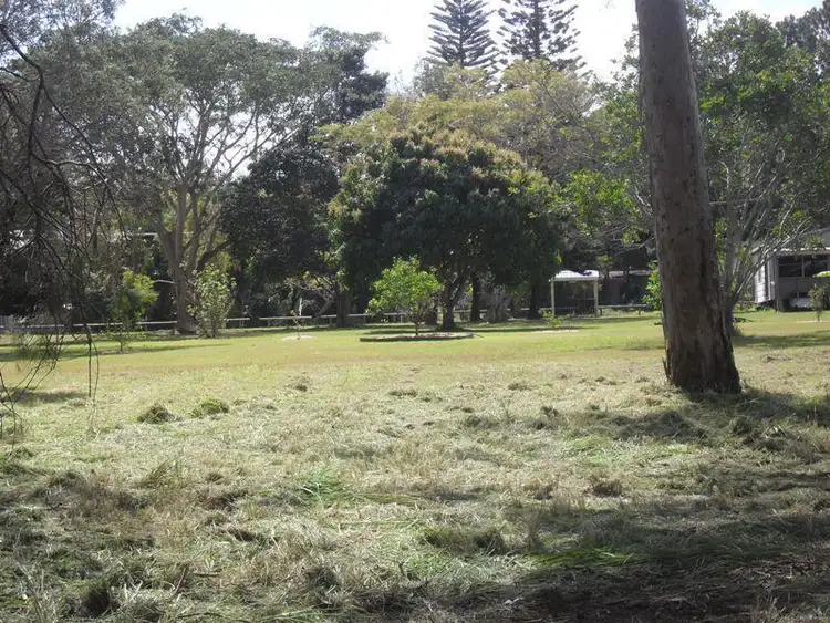 13 Mango Crescent, Macleay Island QLD 4184