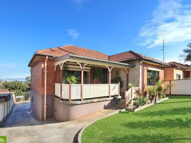 193 Flagstaff Road, Lake Heights NSW 2502