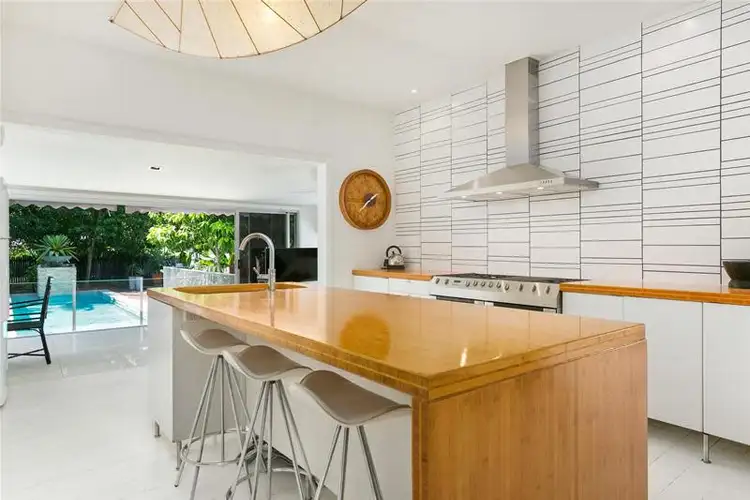 30 Howe Street, Cairns North QLD 4870