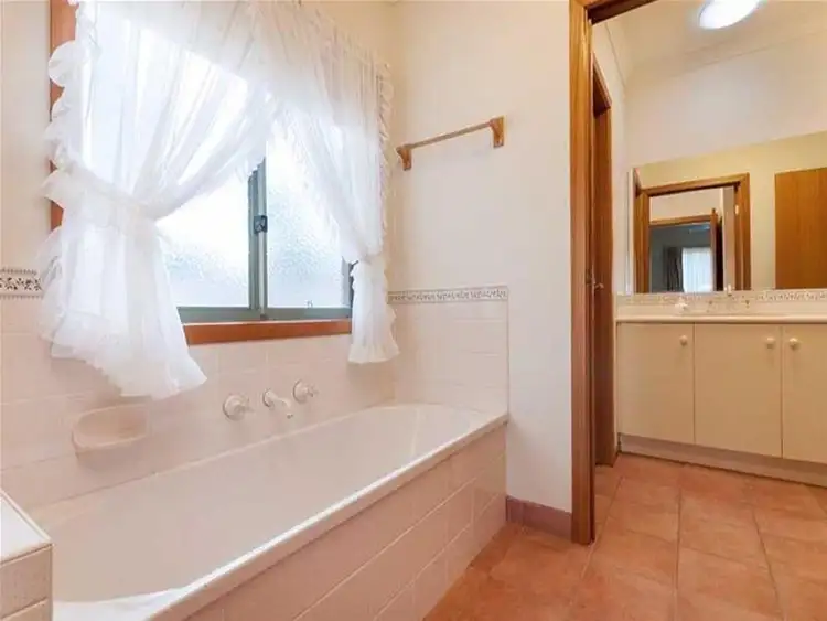 Sixth view of Homely house listing, 3 Hasluck Crt, Sunbury VIC 3429