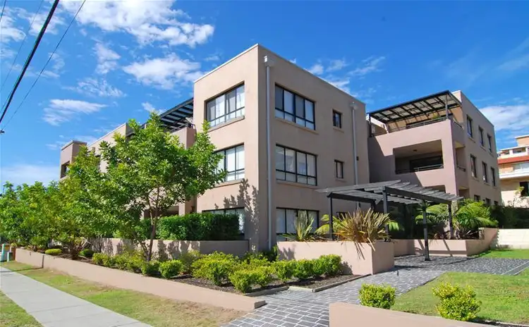 9/3-11 Hawkesbury Avenue, Dee Why NSW 2099