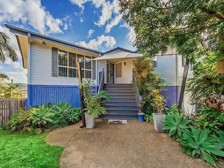 7 Bonin  Close, Pacific Pines QLD 4211