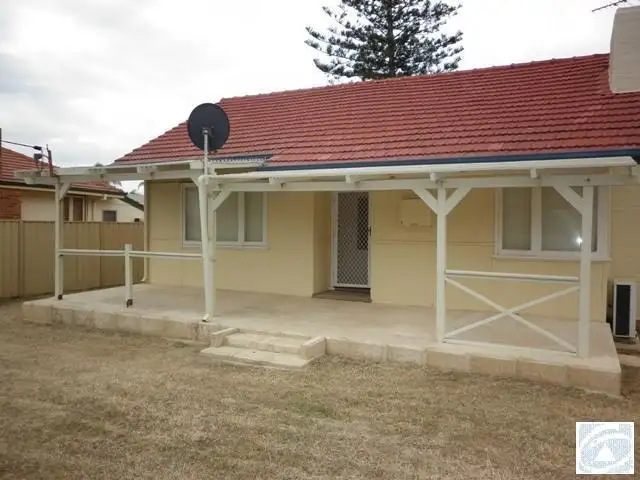 5 Bradley Street, Beachlands WA 6530