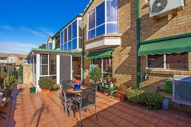Main view of Homely unit listing, 213/15 Lorraine Avenue, Berkeley Vale NSW 2261
