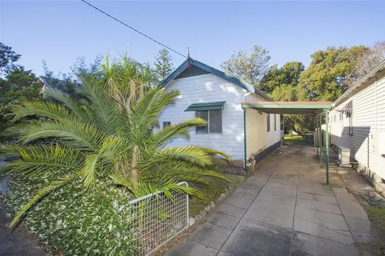33 Kitchener Parade, Mayfield East NSW 2304