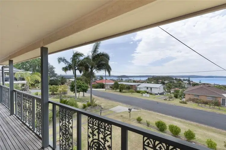 32 Ocean Road, Batehaven NSW 2536