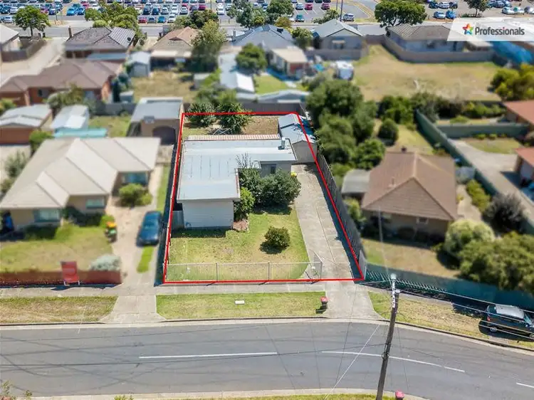 12 Brennan Street, Melton South VIC 3338