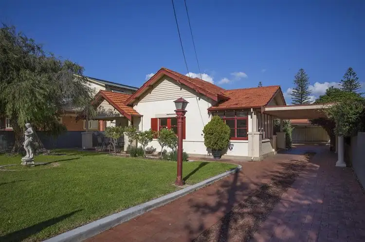 2 Giles Avenue, Glenelg SA 5045