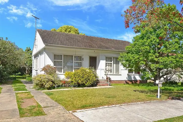 33 Chifley Avenue, Sefton NSW 2162