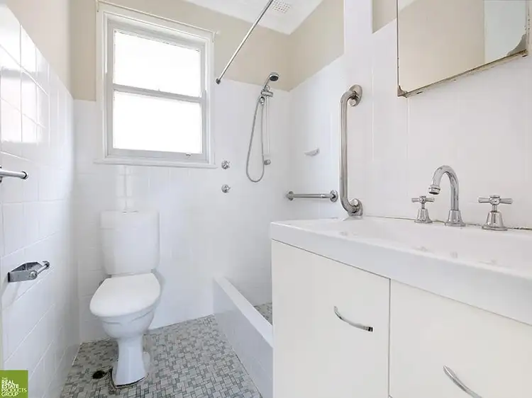 Fourth view of Homely apartment listing, 2/4 Grafton Avenue, Figtree NSW 2525