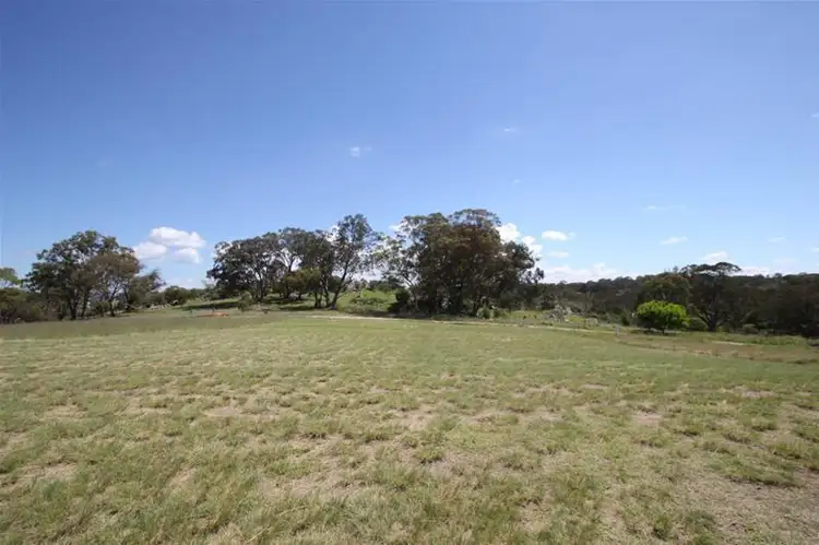 25 Parkes Drive, Tenterfield NSW 2372