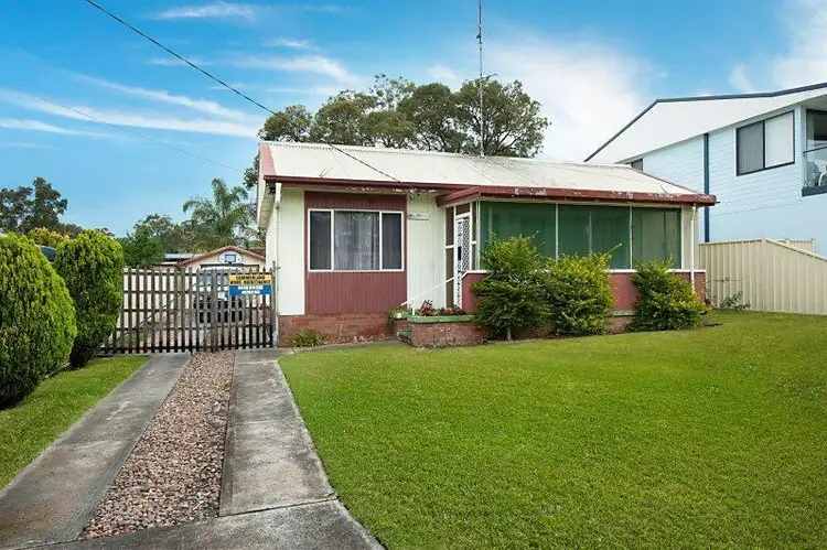 84 Cams Boulevard, Summerland Point NSW 2259