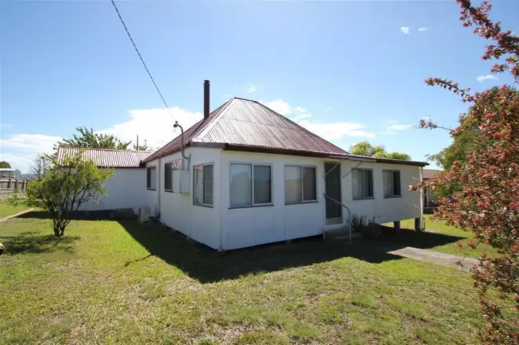 106 Cowper Street, Tenterfield NSW 2372