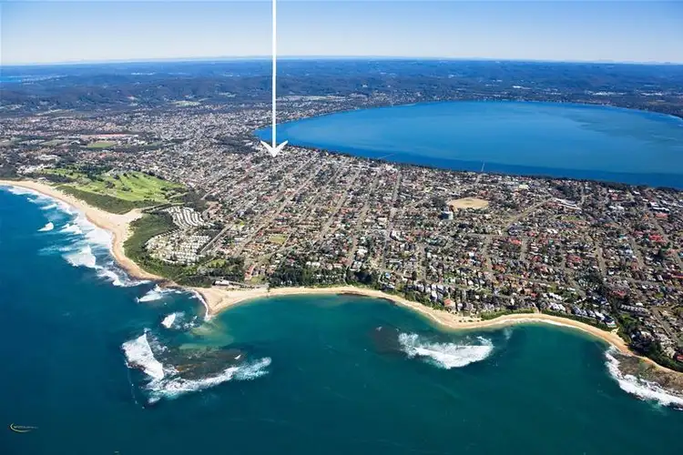 Second view of Homely villa listing, 10/3-5 Oaks Avenue, Long Jetty NSW 2261