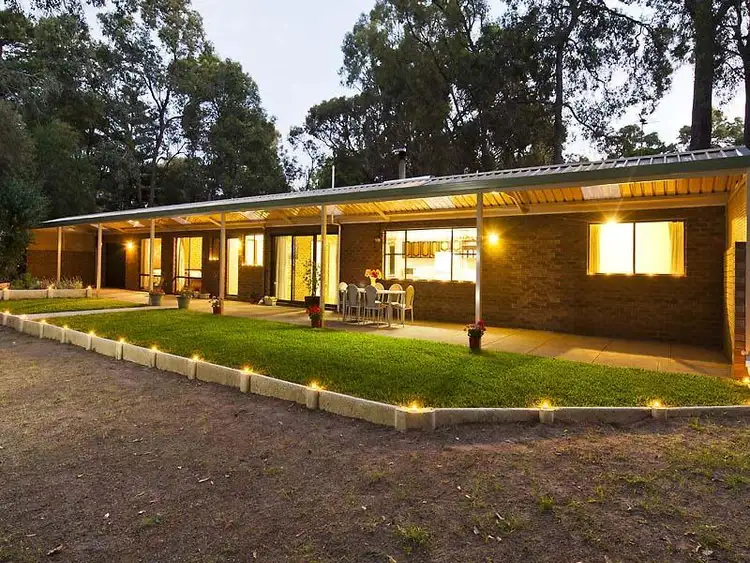 1 Cottage Lane, Roleystone WA 6111