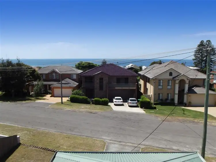 43 Currawong Street, Blue Bay NSW 2261