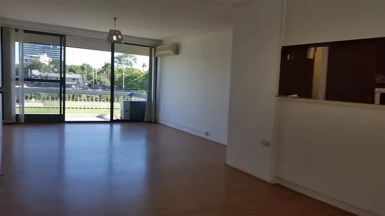 9/2 Marine Parade, Southport QLD 4215
