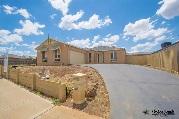 62 Christina Crescent, Kurunjang VIC 3337