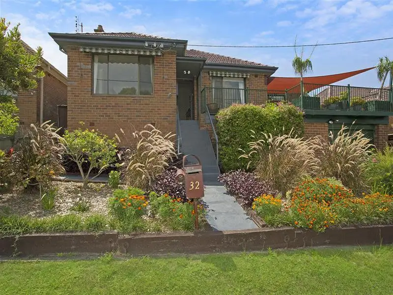 Main view of Homely house listing, 32 Hutchinson Street, Redhead NSW 2290
