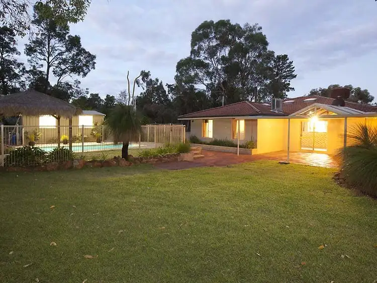 8 Lenore Street, Roleystone WA 6111