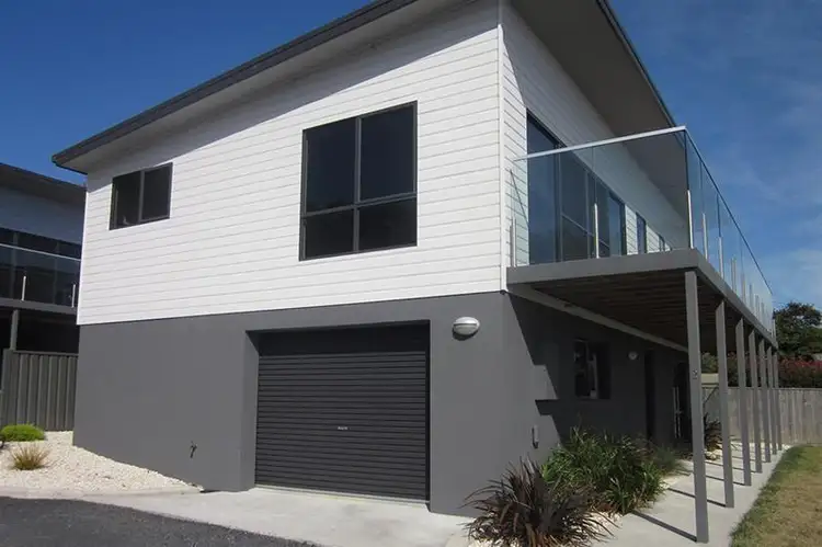 2/24 Pelissier Street, Somerset TAS 7322