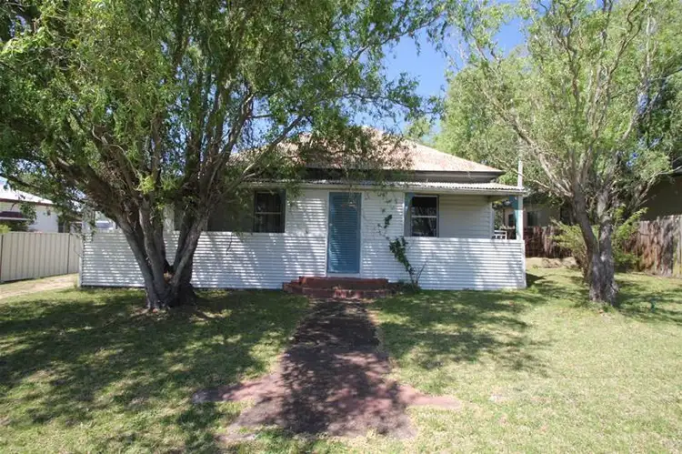 17 Margaret Street, Tenterfield NSW 2372
