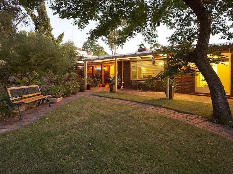 7 Savage Road, Kelmscott WA 6111