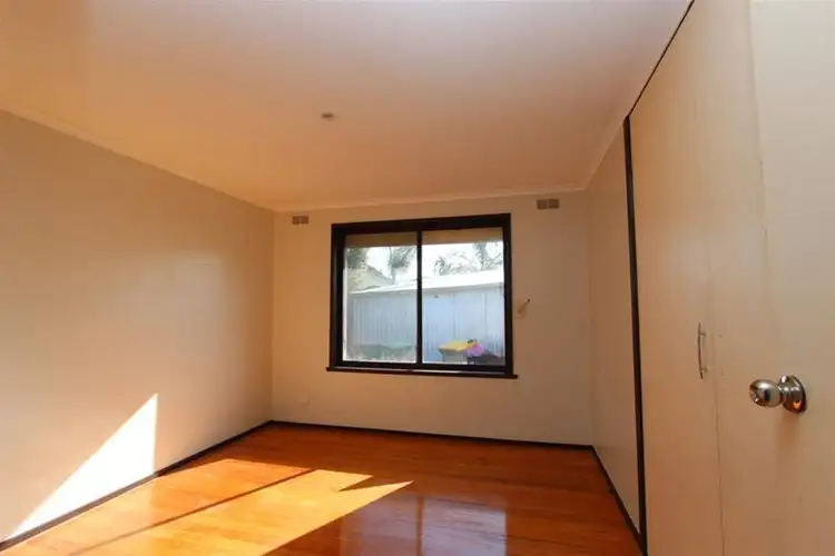 Fifth view of Homely house listing, 7 Acfold Court, St Albans VIC 3021