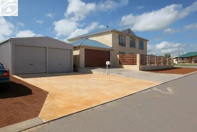 2 Pead Fairway, Waggrakine WA 6530