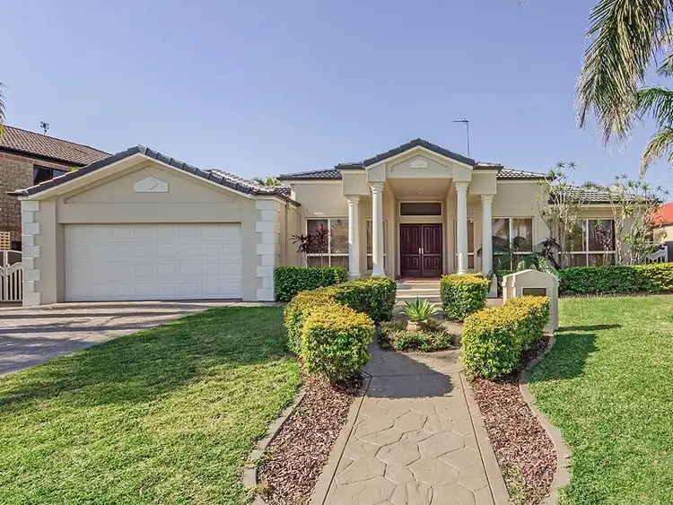 4 Christa Way, Benowa Waters QLD 4217