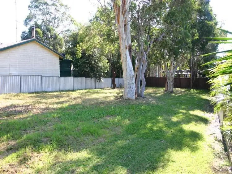 32 Warrina Avenue, Summerland Point NSW 2259