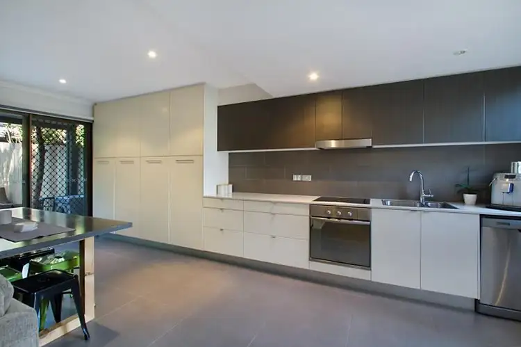 8/65 Mitchell Avenue, Currumbin QLD 4223