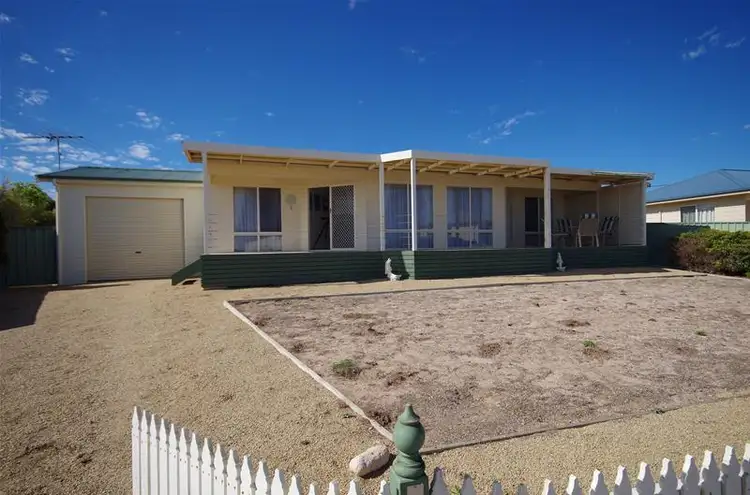 3 Trengove Drive, Point Turton SA 5575