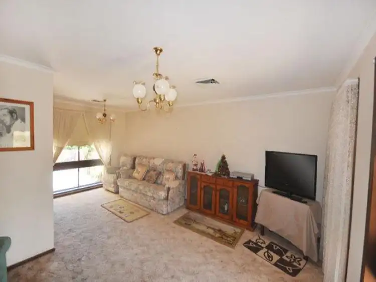 Second view of Homely house listing, 8 Amsterdam Crescent, Wagga Wagga NSW 2650