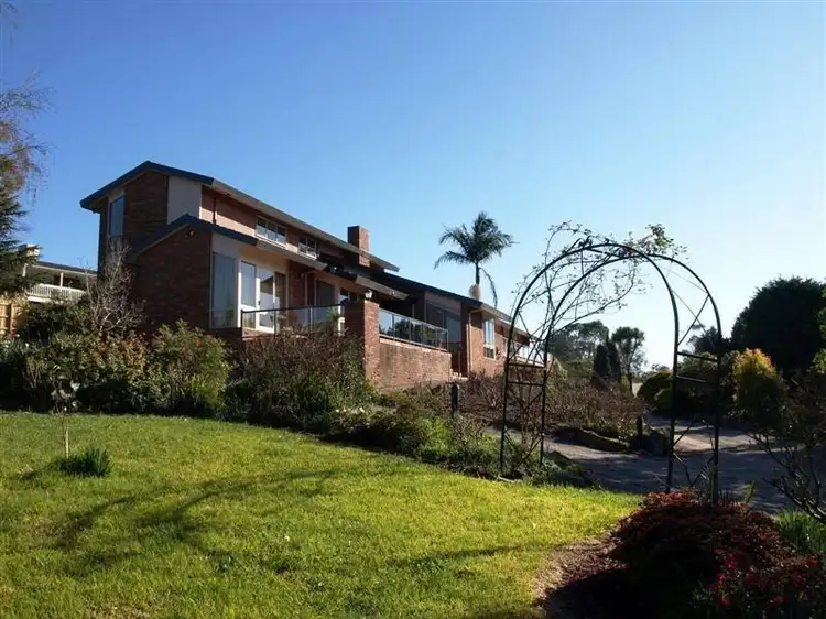 8 Handscombe Court, Croydon Hills VIC 3136